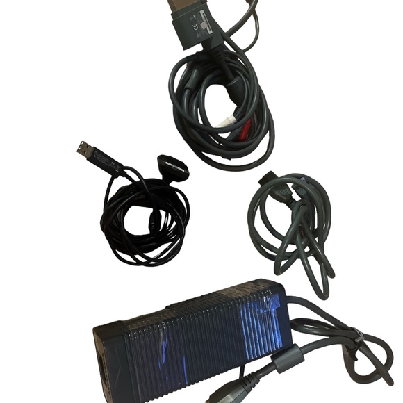 Microsoft XBOX 360 Console - Picture 13 of 16